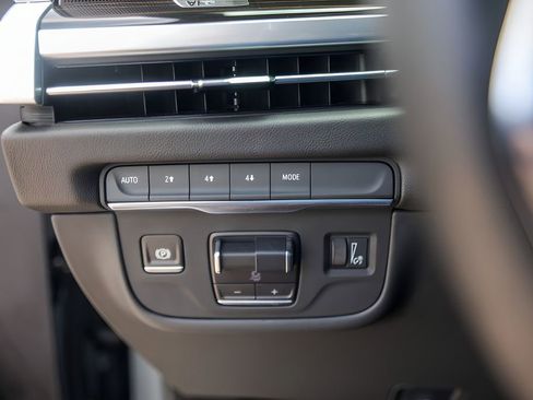 Certified 2025 Cadillac Escalade Premium Luxury AWD/4WD image 15