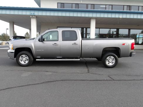 Used 2008 Chevrolet Silverado 3500 LTZ w/ Suspension Package, Off-Road image 2