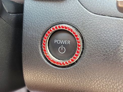 Used 2025 Toyota Camry LE w/ Convenience Package image 31