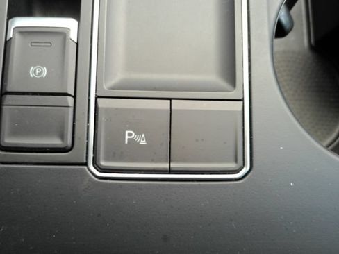 Used 2021 Volkswagen Atlas Cross Sport SE FWD image 46