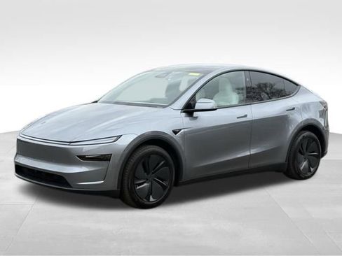 Used 2026 Tesla Model Y Long Range AWD/4WD image 3