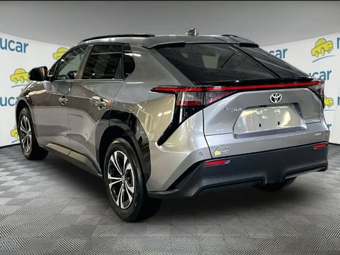 Used 2024 Toyota bZ4X XLE w/ Weather Package image 4