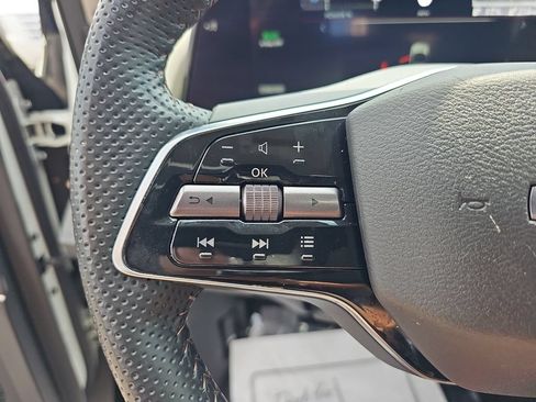 Used 2024 Nissan Ariya AWD image 17