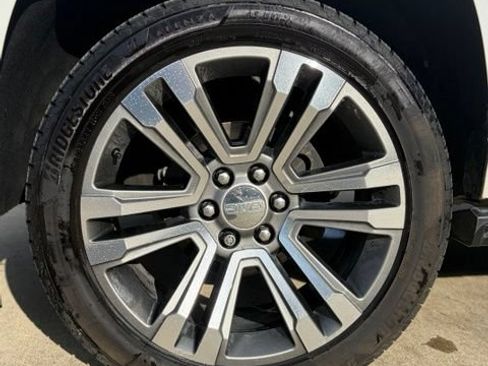 Used 2020 GMC Yukon XL Denali w/ Open Road Package RWD image 10