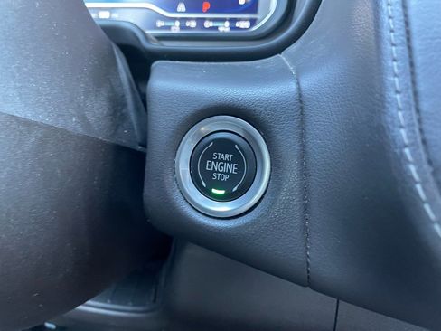 Used 2022 Chevrolet Suburban LT w/ Luxury Package image 15