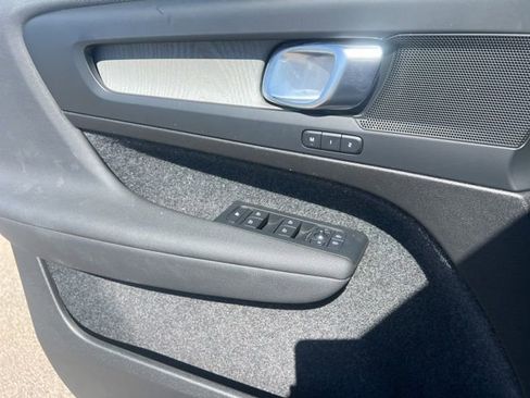 Used 2025 Volvo XC40 B5 Core image 22