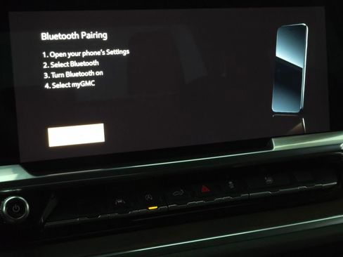 Used 2024 GMC Sierra 1500 SLT image 3