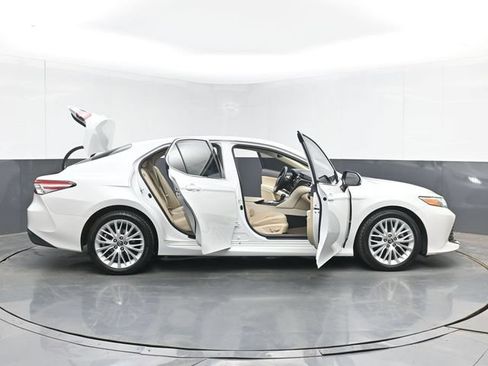 Used 2018 Toyota Camry XLE FWD image 51
