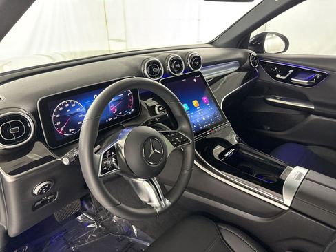 Used 2026 Mercedes-Benz GLC 300 image 4