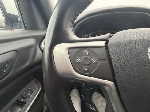 Used 2019 GMC Acadia SLT image 18