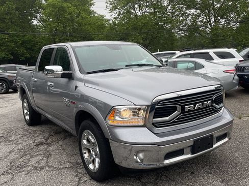 Used 2019 RAM 1500 Laramie AWD/4WD image 1