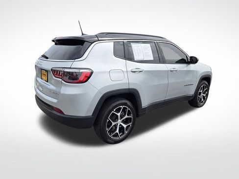 Used 2024 Jeep Compass Limited w/ Sun and Sound Group AWD/4WD image 3