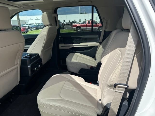 Used 2024 Ford Expedition Platinum AWD/4WD image 8