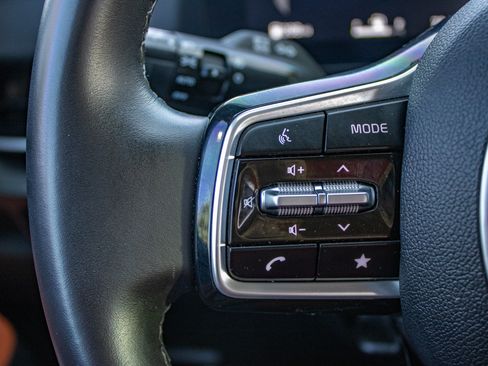 Used 2025 Kia Carnival SX w/ SX Dark Edition Package FWD image 36