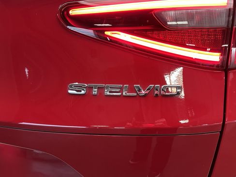 Used 2018 Alfa Romeo Stelvio Ti image 23