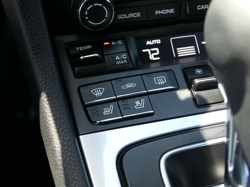 Used 2024 Porsche 718 Boxster RWD image 21