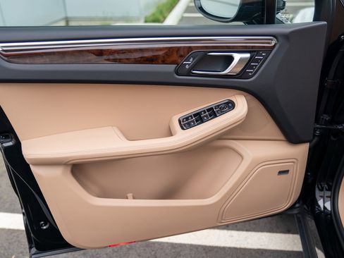 New 2026 Porsche Macan image 10