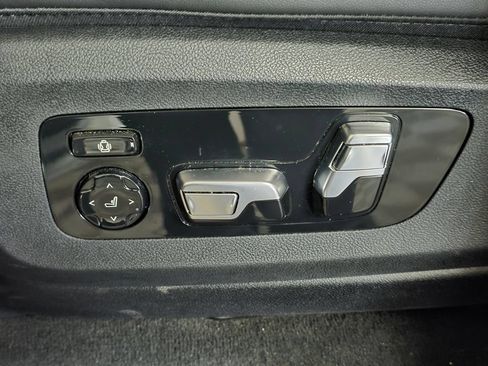 Used 2025 BMW X7 xDrive40i w/ Executive Package AWD/4WD image 21
