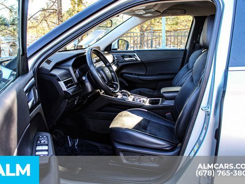 Used 2024 Mitsubishi Outlander SE image 17