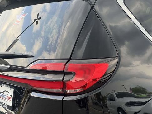 Used 2025 Chrysler Pacifica Select FWD image 9