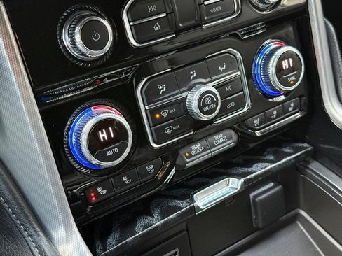 Used 2023 GMC Yukon XL Denali image 29