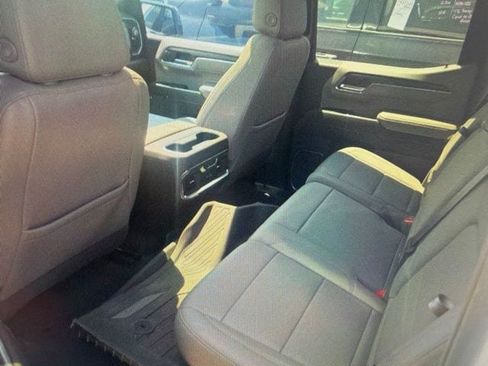 Used 2023 GMC Sierra 1500 SLT AWD/4WD image 8