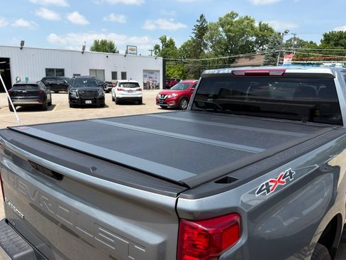 Used 2025 Chevrolet Silverado 1500 LT AWD/4WD image 6