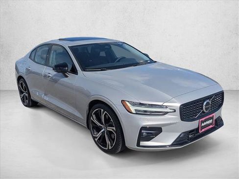 Used 2024 Volvo S60 B5 Plus FWD image 3