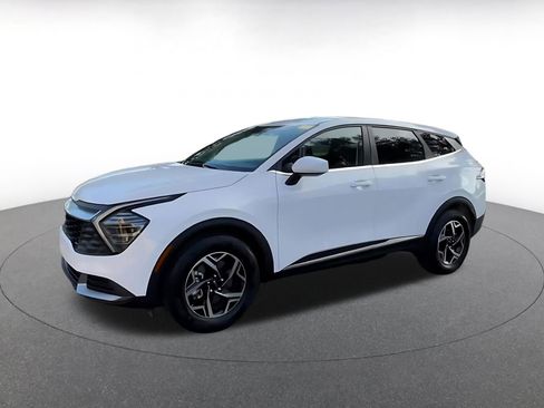 Used 2025 Kia Sportage LX image 7