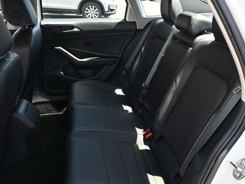 Used 2023 Volkswagen Jetta SE image 15