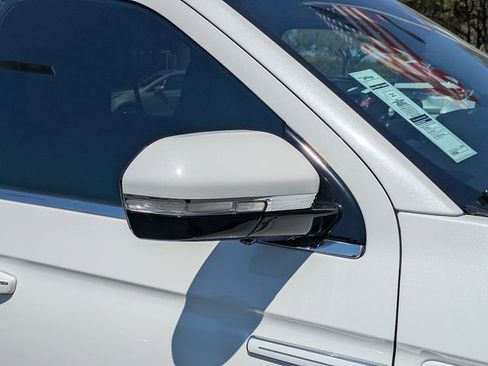 Used 2021 Lincoln Navigator Reserve image 11