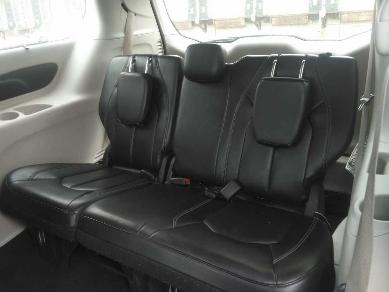 Used 2022 Chrysler Pacifica Touring-L FWD image 5