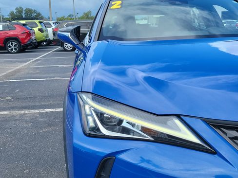 Used 2022 Lexus UX 200 w/ Accessory Package (Z2) FWD image 7