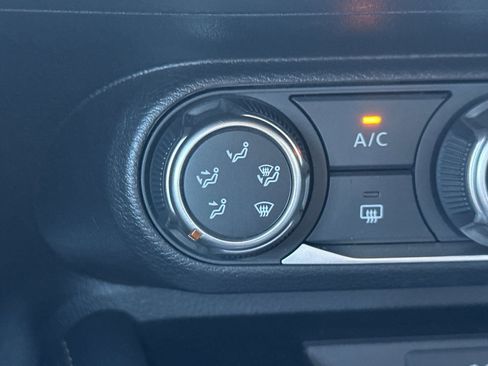 Certified 2025 Nissan Kicks SV image 30