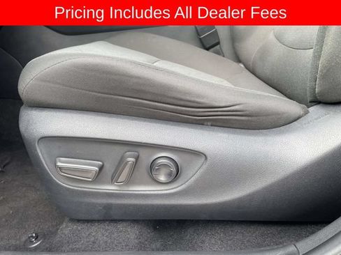 Used 2024 Toyota RAV4 XLE AWD/4WD image 21