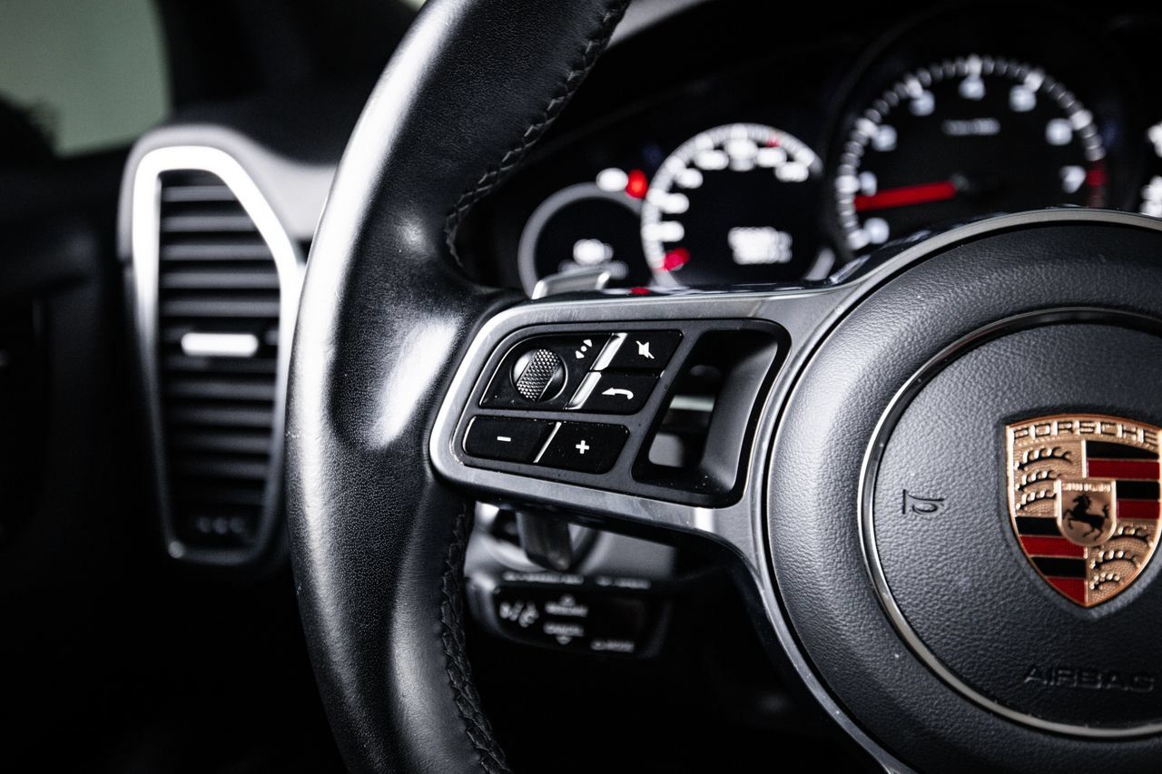 Certified 2023 Porsche Cayenne Platinum Edition AWD/4WD image 17