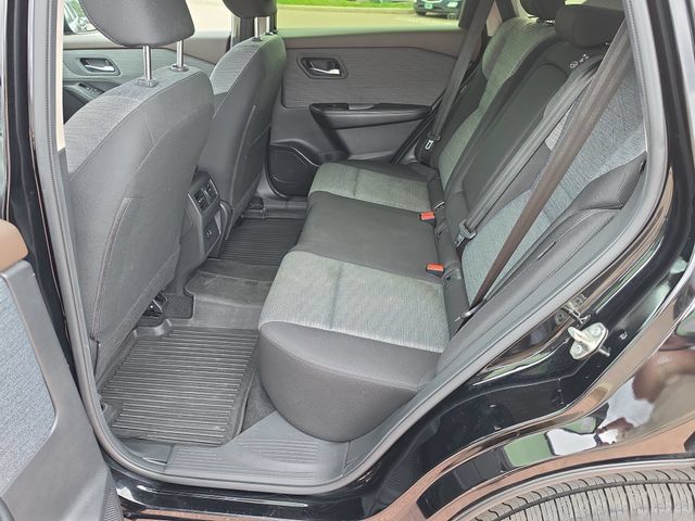Used 2023 Nissan Rogue SV AWD/4WD image 18