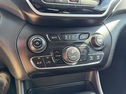Used 2019 Jeep Cherokee Limited AWD/4WD image 23