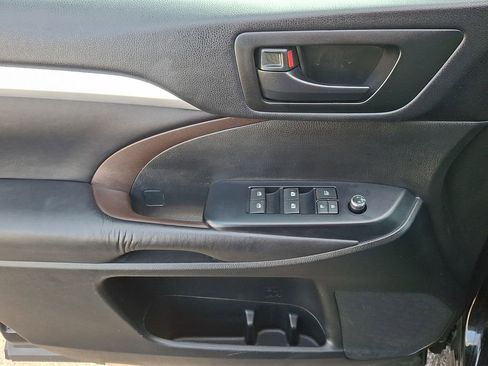 Used 2015 Toyota Highlander Plus image 12