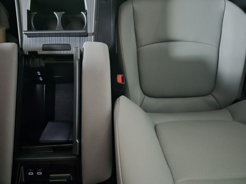 New 2026 Toyota Sienna XLE FWD image 28