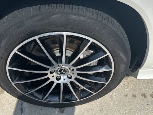 Used 2023 Mercedes-Benz GLE 450 4MATIC image 2