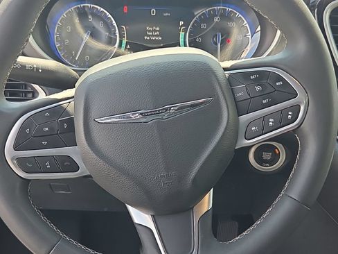 Used 2025 Chrysler Pacifica Select FWD image 32