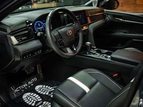 Used 2025 Toyota Camry SE image 8