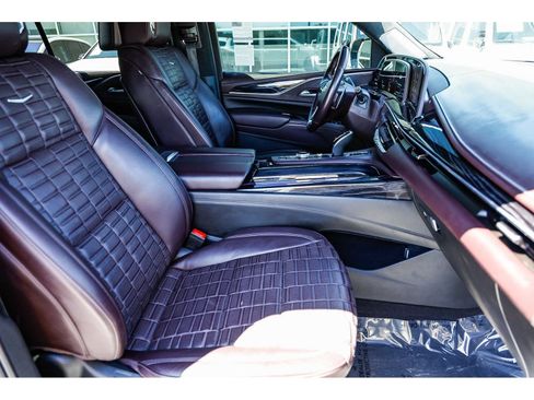 Used 2023 Cadillac Escalade ESV V w/ Heavy-Duty Trailer Package AWD/4WD image 18