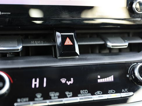 Used 2020 Toyota Corolla Hatchback image 25