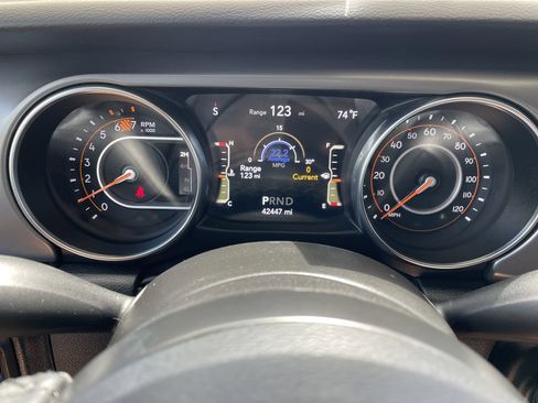 Used 2022 Jeep Wrangler Sport AWD/4WD image 17