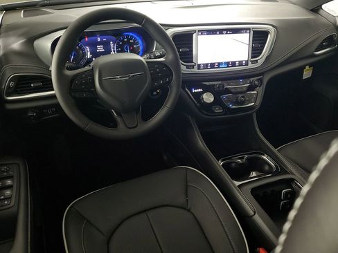 New 2026 Chrysler Pacifica Limited image 16