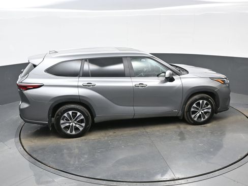 Used 2025 Toyota Highlander XLE image 43