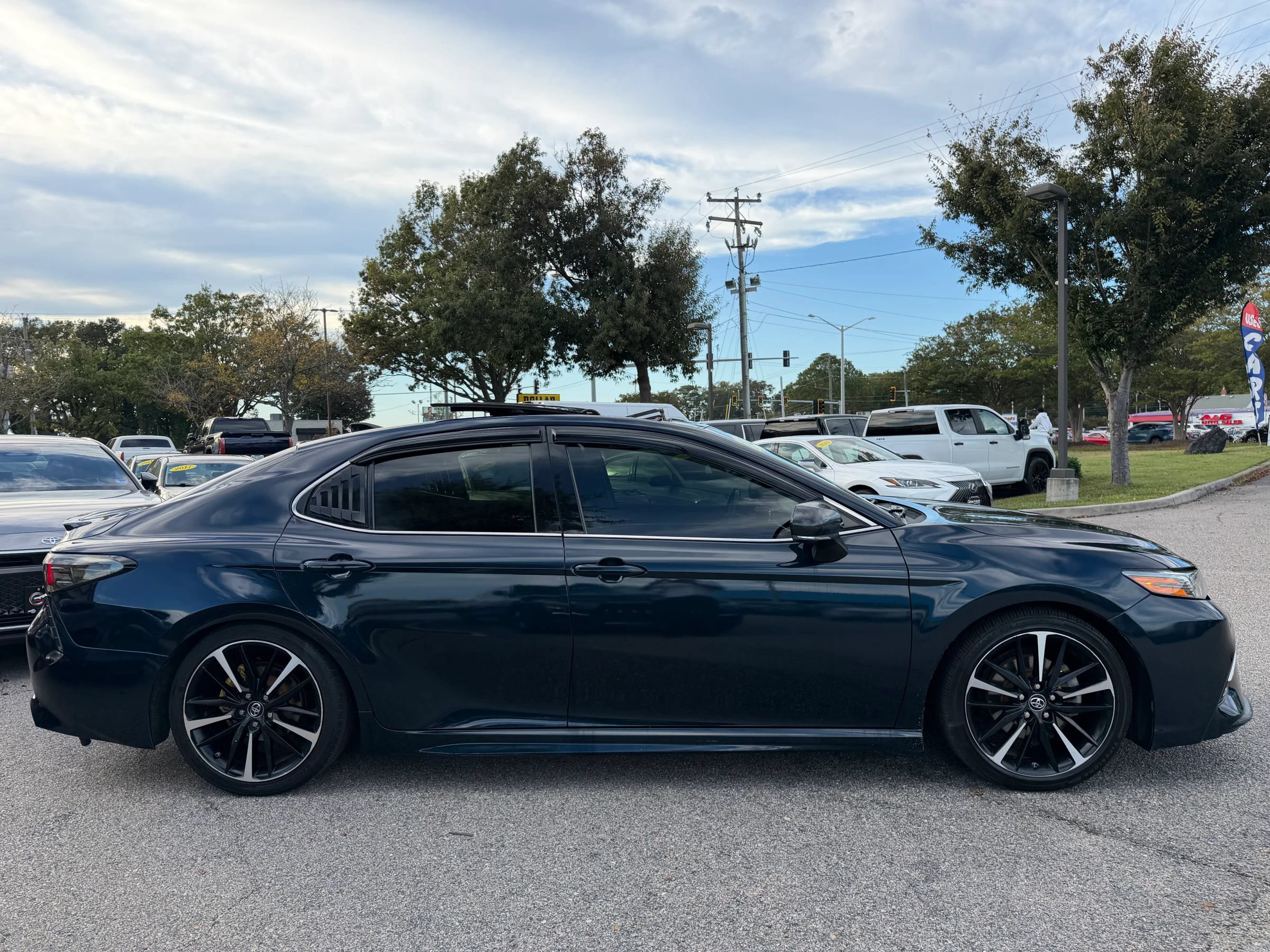 Used 2018 Toyota Camry XSE FWD image 7