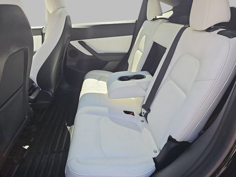 Used 2021 Tesla Model Y Long Range AWD/4WD image 18